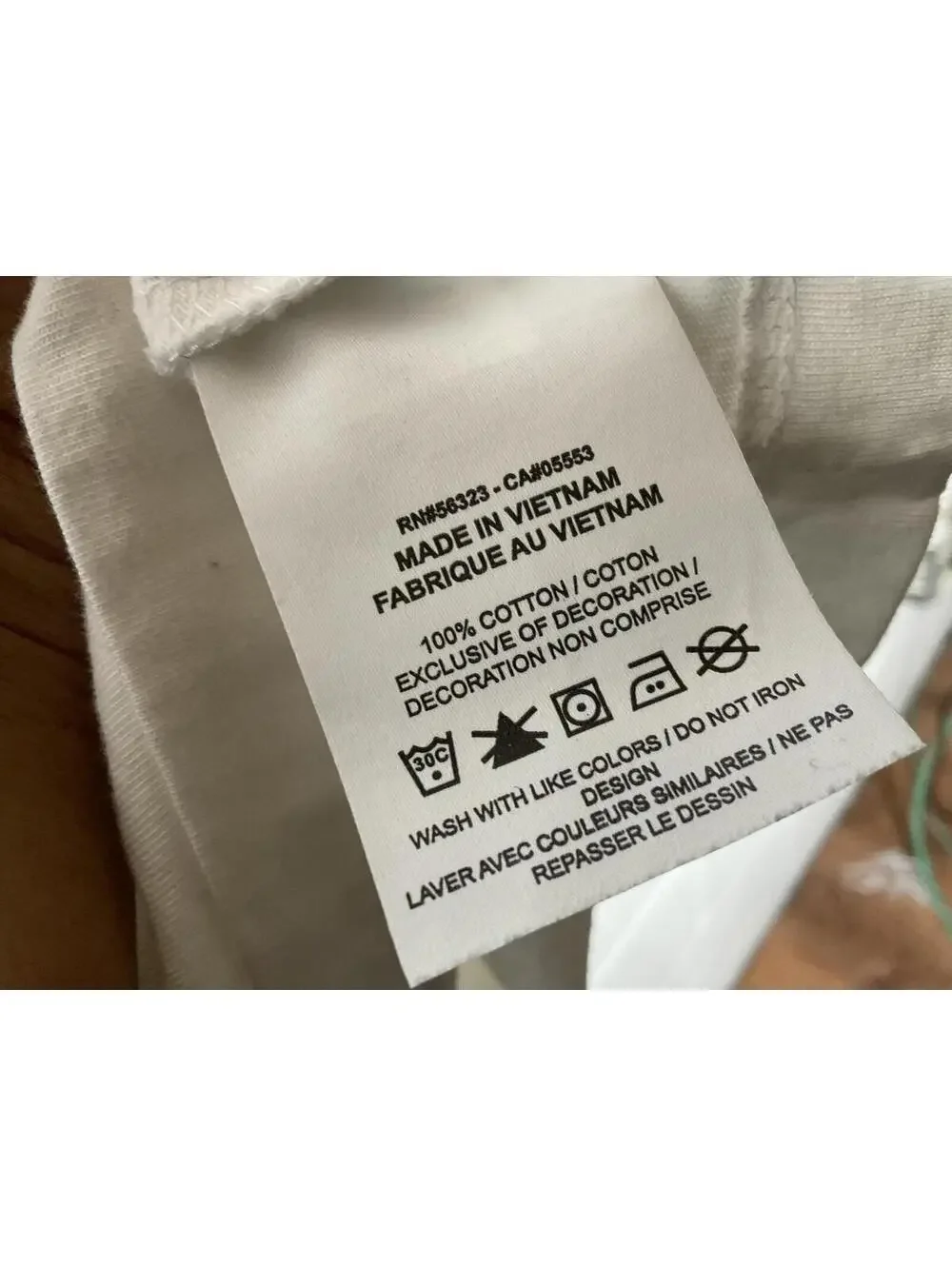 < The Nike Tee Heatwave Photo Short Sleeve Shirt > - Picture 4 of 5